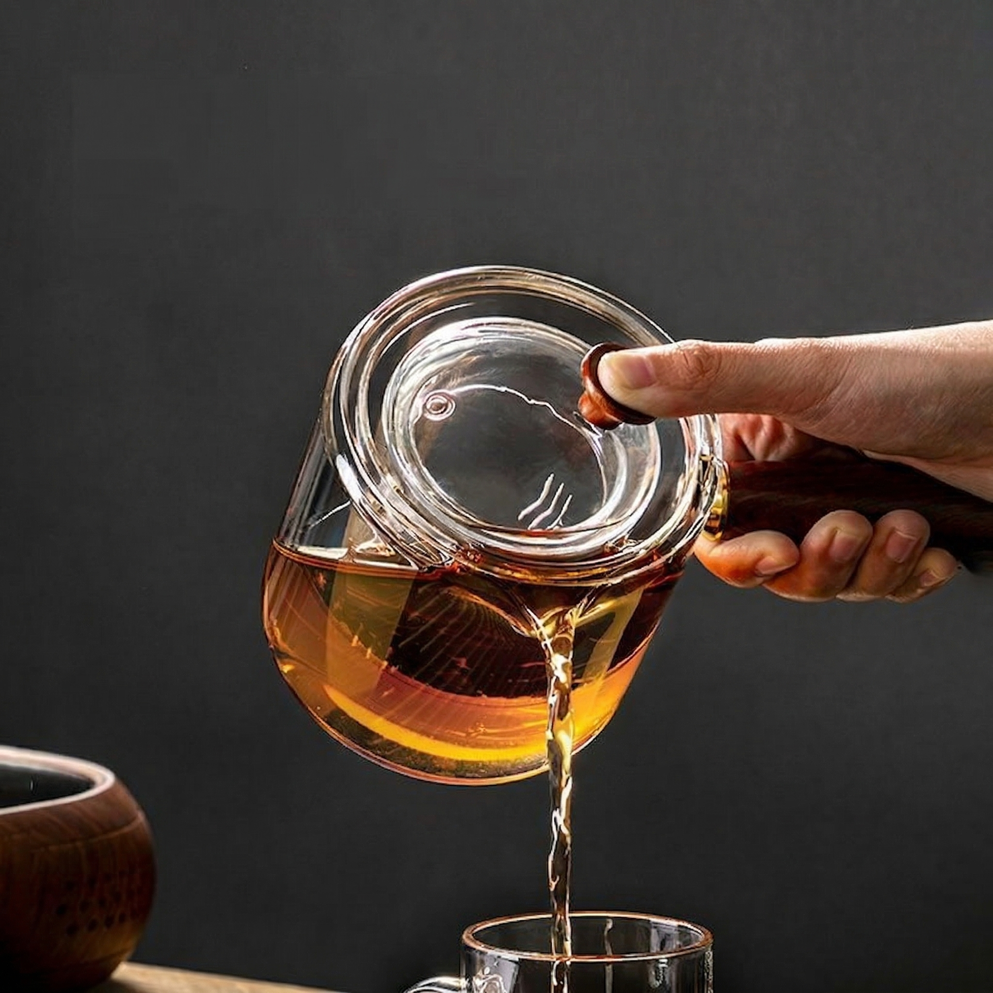 Wooden Side-Handle Glass Teapot – Heat-Resistant Borosilicate with Infuser