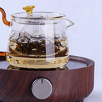 带干邑手柄的玻璃茶壶