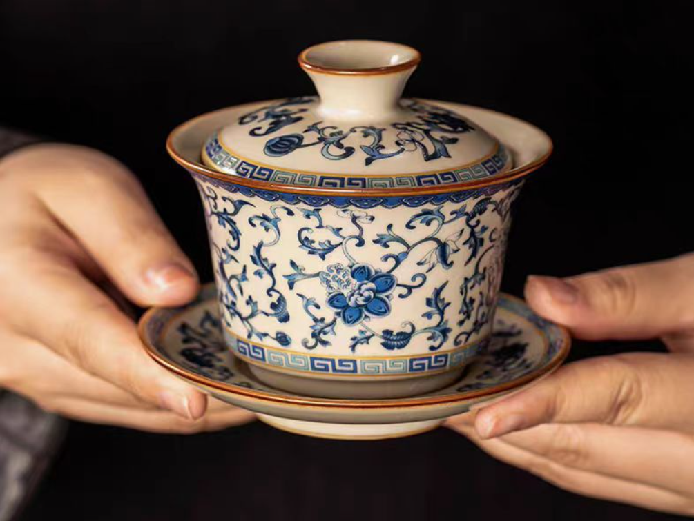 Blue-and-White Ruyao Gaiwan Tea Set – Porcelain Gaiwan with Cups for Kung Fu Tea