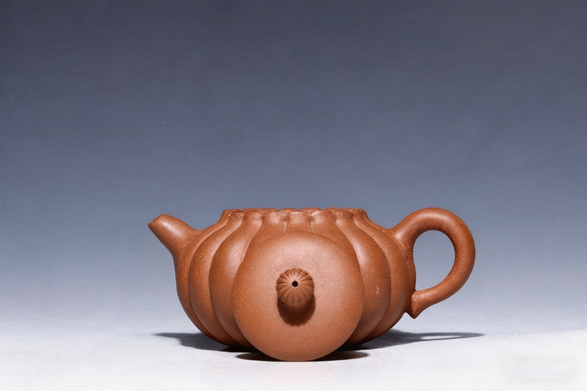 宜兴紫砂菊花茶壶