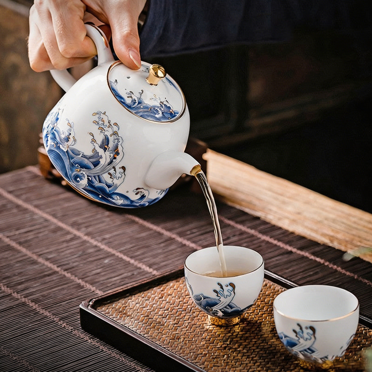 描金边中式海浪茶壶