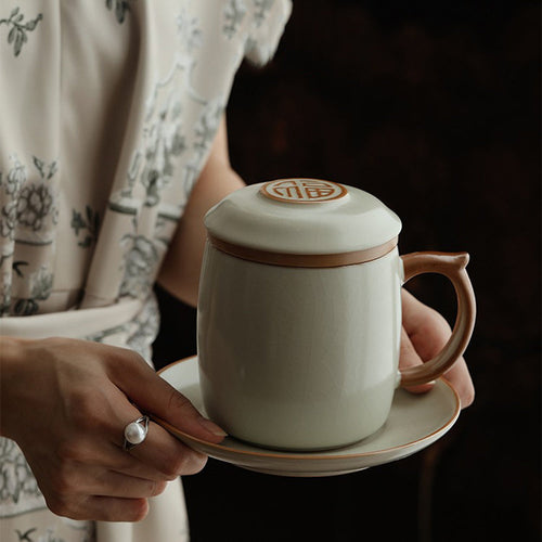 中国汝窑米色带滤胆茶杯