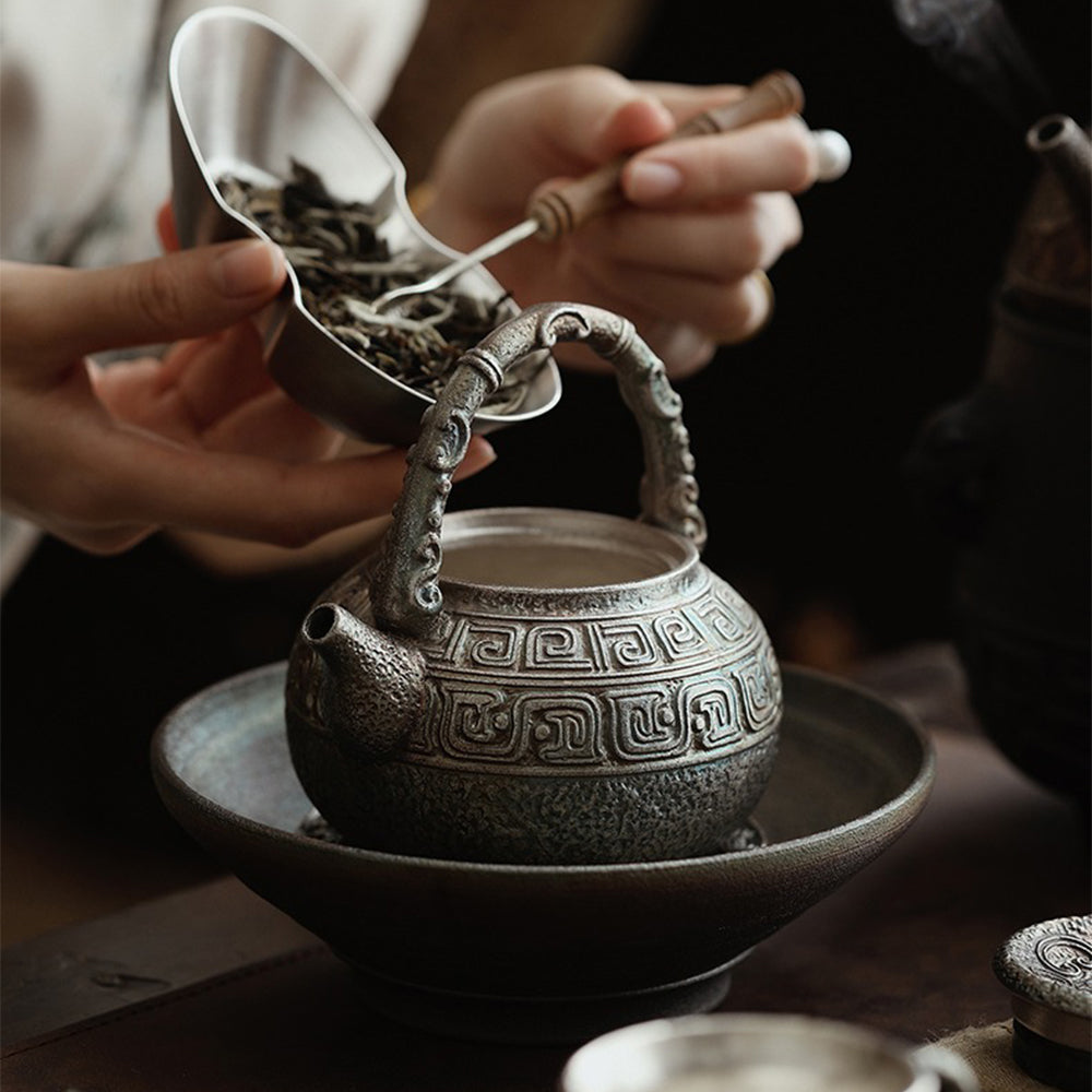 中式仿古镀银陶瓷茶壶