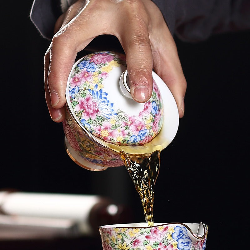 珐琅彩缠枝花卉盖碗