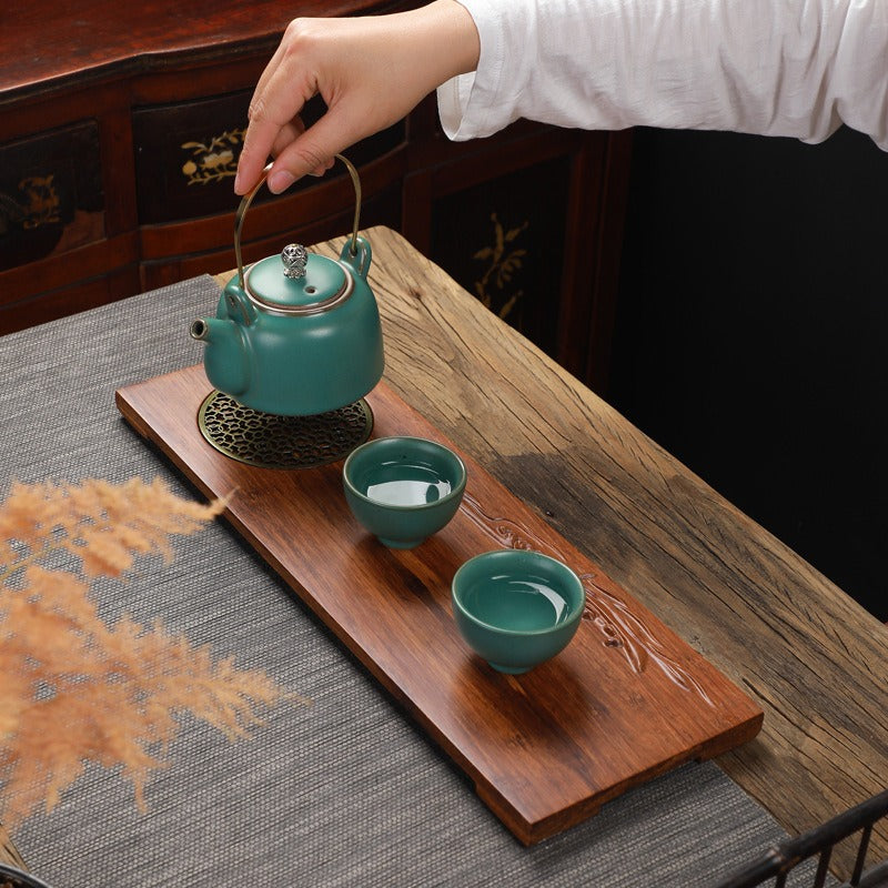 带铜支架的木制茶盘